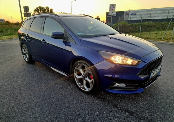 Ford Focus cena 50500 przebieg: 140000, rok produkcji 2015 z Wrocław małe 466